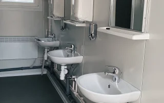 Spații sanitare din containere modulare
