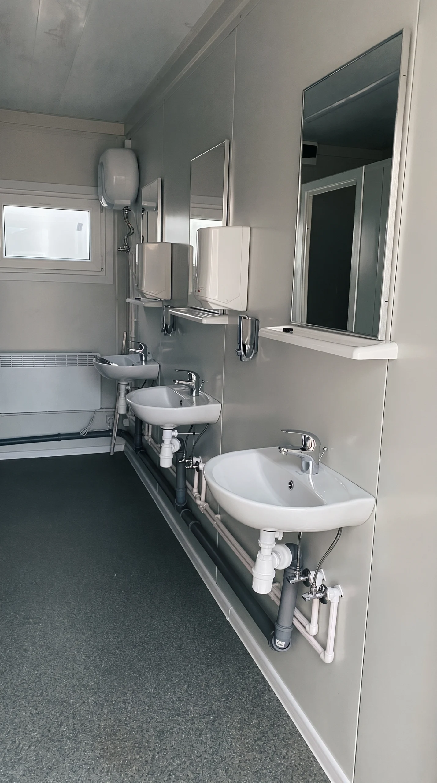 Spații sanitare din containere modulare