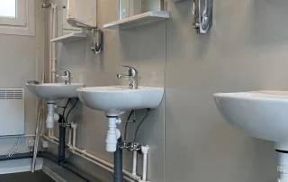 Spații sanitare din containere modulare