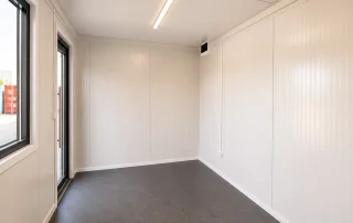 Frizerie din container realizată în fabrica Prime Box