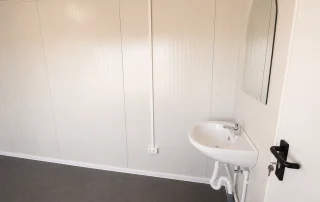 Frizerie din container realizată în fabrica Prime Box
