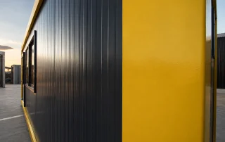 Frizerie din container realizată în fabrica Prime Box