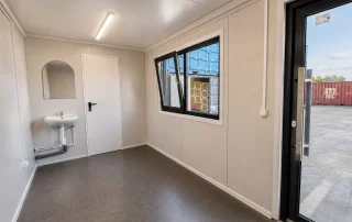 Frizerie din container realizată în fabrica Prime Box