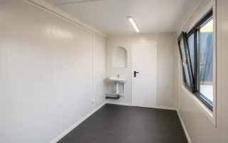 Frizerie din container realizată în fabrica Prime Box